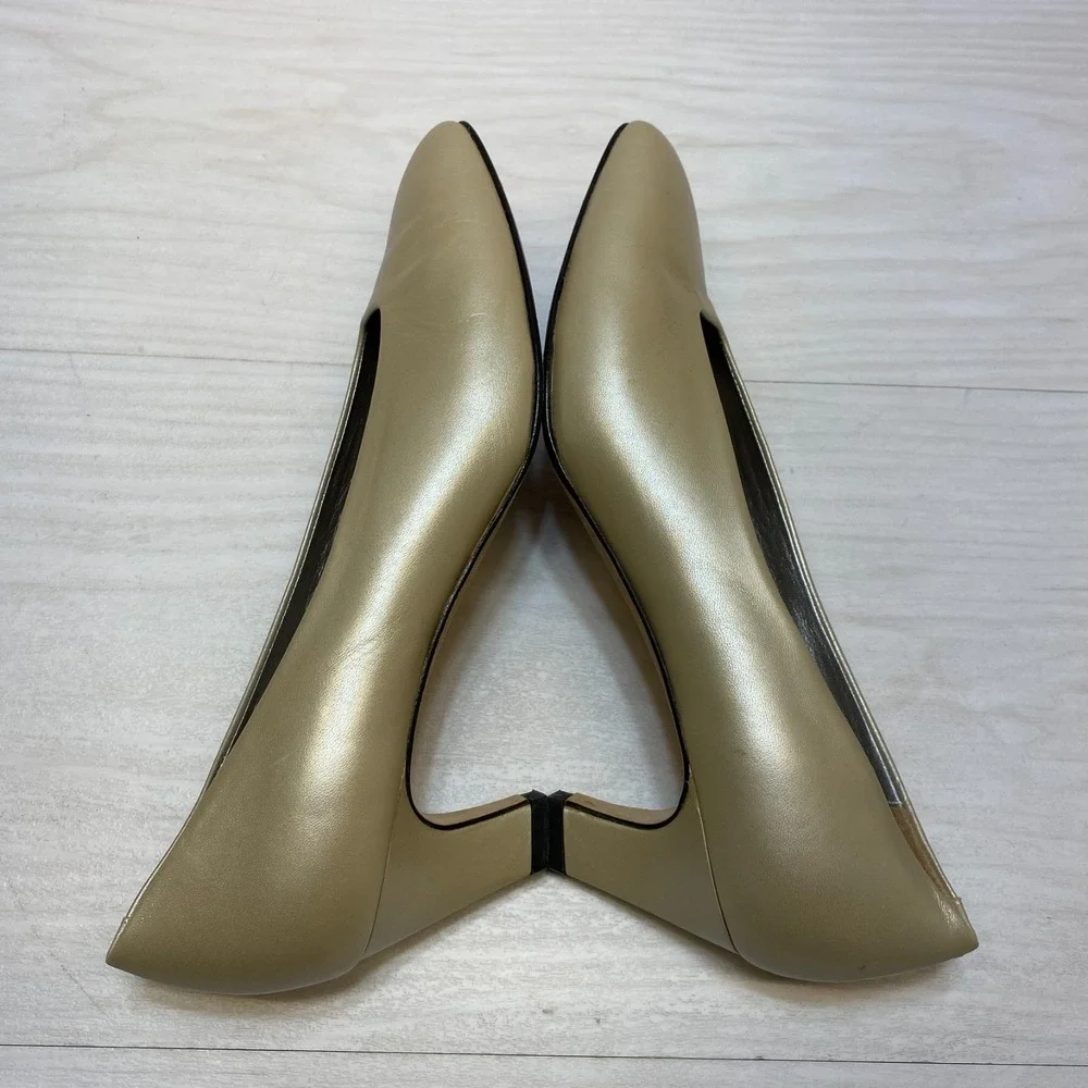 Magik Felicia by Amalfi Hand Made Pumps Womens Size 9B Beige Leather Pointed-toe